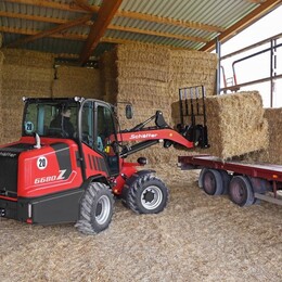 Kolové kloubové nakladače