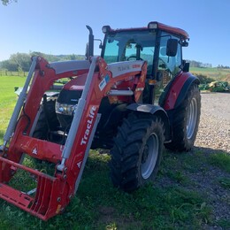 CASE IH Farmall 85 A včetně čelního nakladače