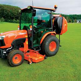 Univerzální a komunální traktory