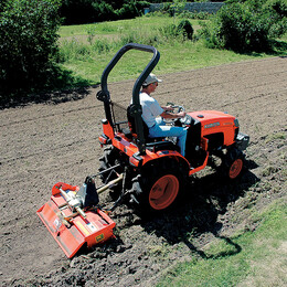 Univerzální a komunální traktory