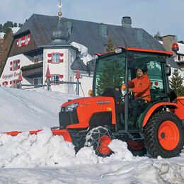 Univerzální a komunální traktory