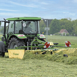 Rotorové shrnovače píce