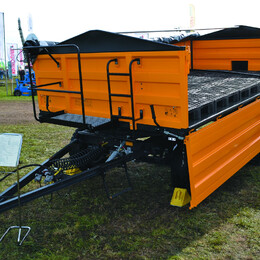 Traktorové přívěsy