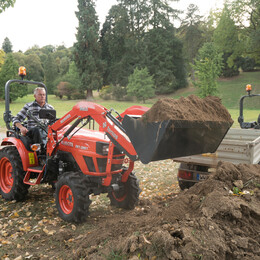 Univerzální a komunální traktory