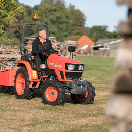 Univerzální a komunální traktory
