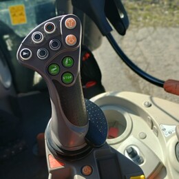 Traktor DEUTZ-FAHR 6130 TTV