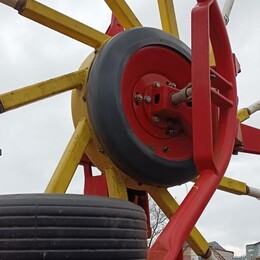 Nahrabovač Pöttinger Eurotop 651