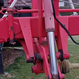 Nahrabovač Pöttinger Eurotop 651