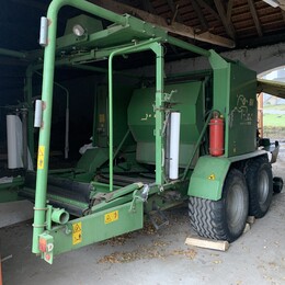 Kombinovaný lis s baličkou Krone CP V 1500 MC