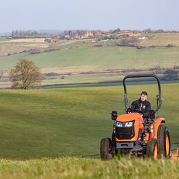 Univerzální a komunální traktory