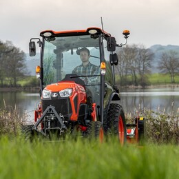 Univerzální a komunální traktory