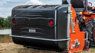 sečení se sběrným košem Kubota